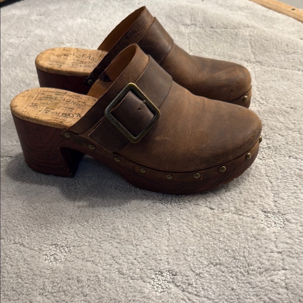 Kork-Ease Brown Clogs with Buckle and Cork Sole